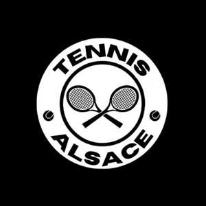 lucas, un coach en club de tennis à Sète