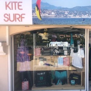 kitefoilschool, un responsable de club de kitesurf à Draguignan