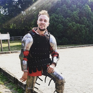 Bastien, un entraîneur de béhourd à Evreux