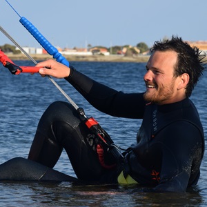 Adrien , un enseignant de kitesurf à Sète